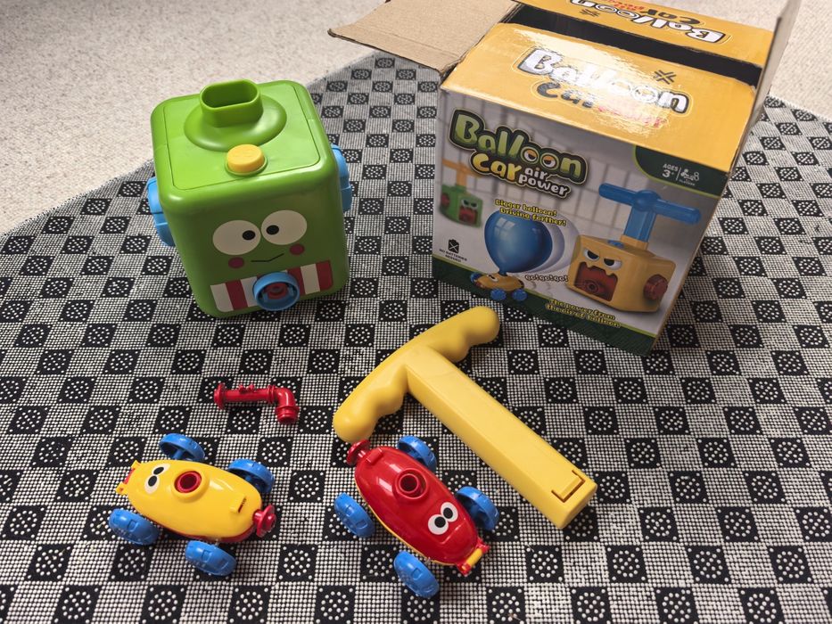 Auto autko puszczające balony zabawka.
