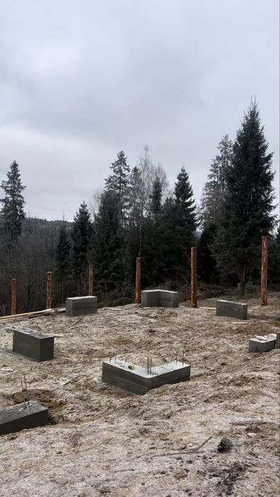 Продаж ділянки з фундаментом під котеджі у Карпатах, на горі