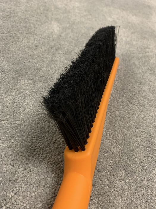 Щетка со скребком от снега 80 см lavita