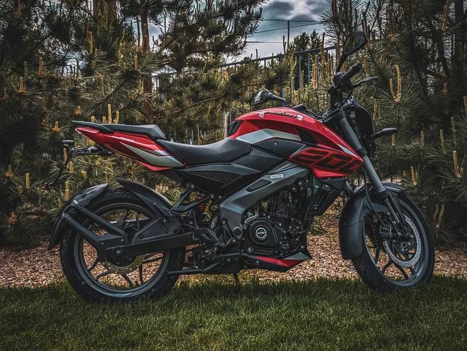 Новий мотоцикл BAJAJ PULSAR NS200, мотосалон Артмото Полтава