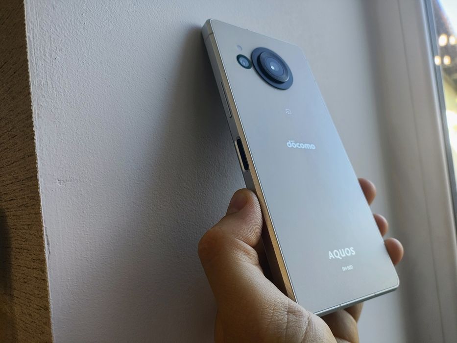 Мощный смартфон Sharp AQUOS R8 - 2sim IP68 8Gen2 6.4 240гц 256gb