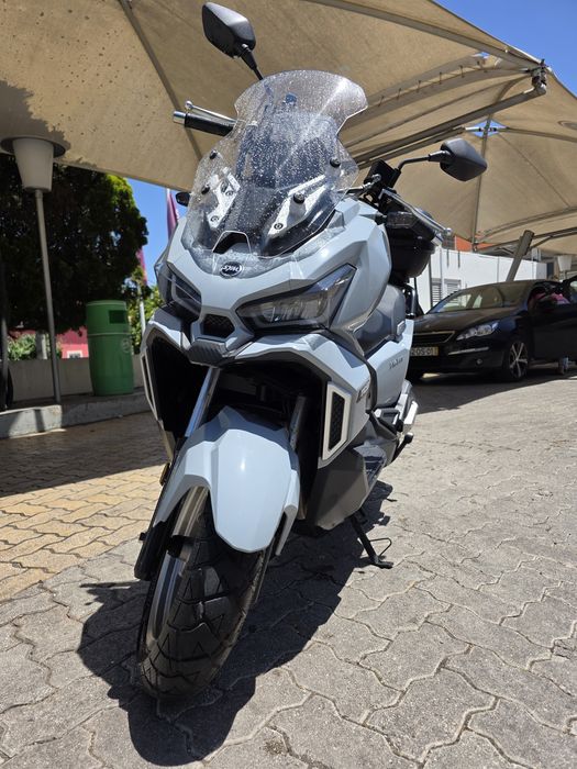 Scooter Sym ADX 125