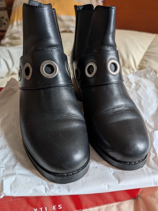 Botim preto em pele Cubanas