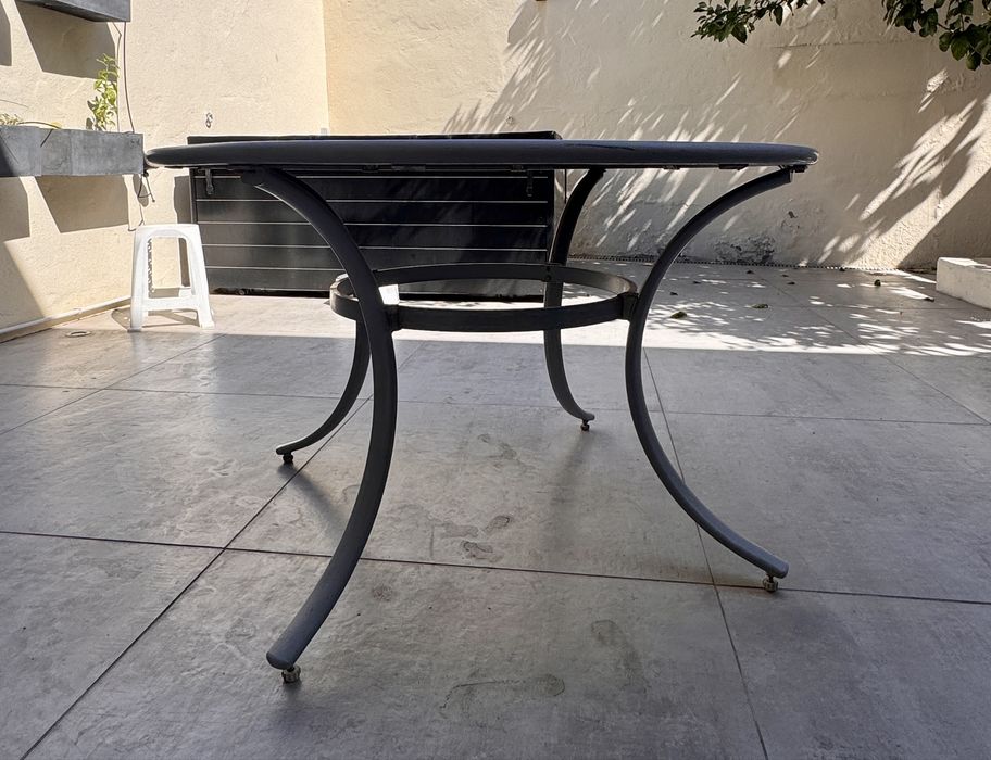 Mesa redonda de exterior Ø120 cm | tampo em vidro preto | 5–6 pessoas
