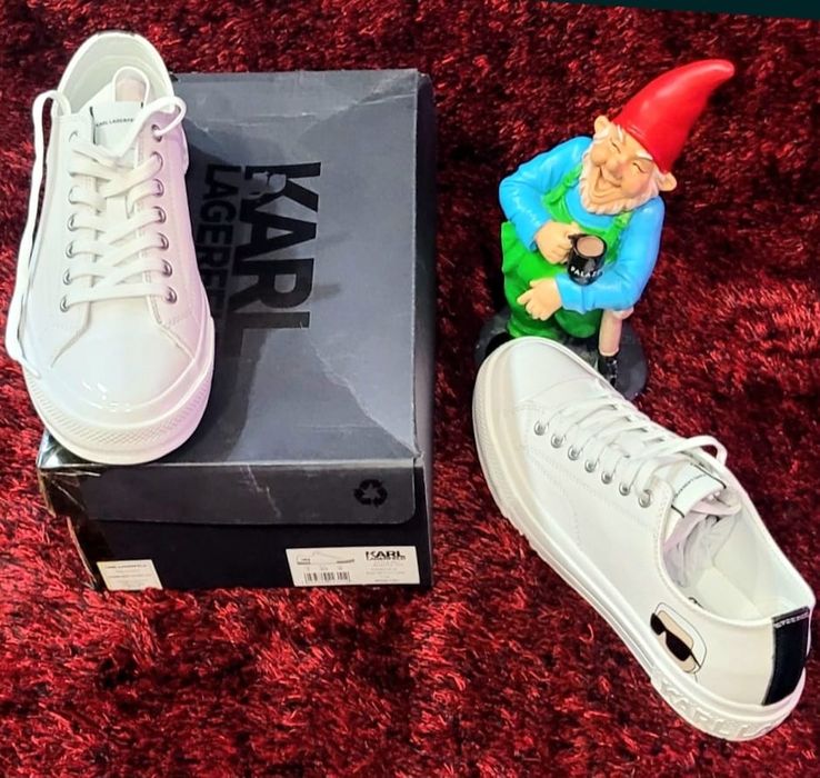 Sapatilhas KARL LAGERFELD. couro. Tamanho 40. 200€