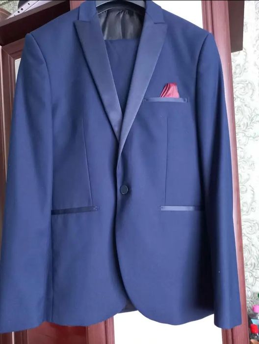 Продам чоловічий костюм