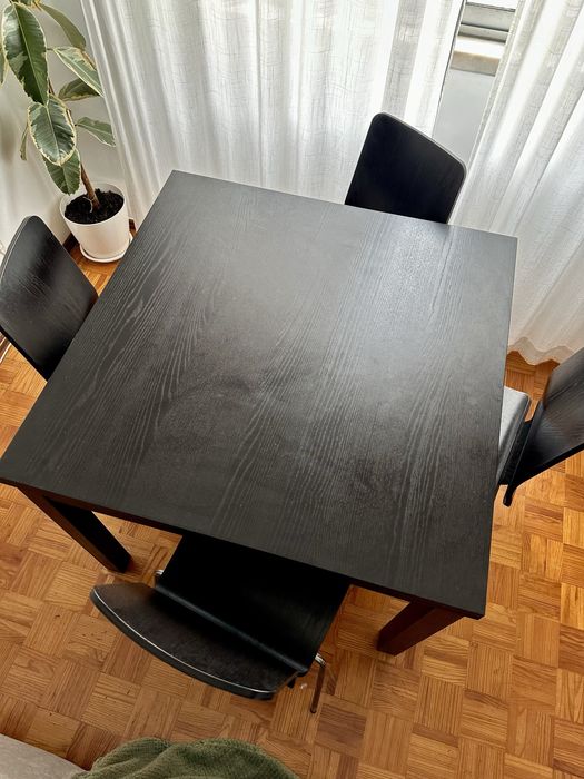 Mesa de jantar preta Extensivel + 4 cadeiras