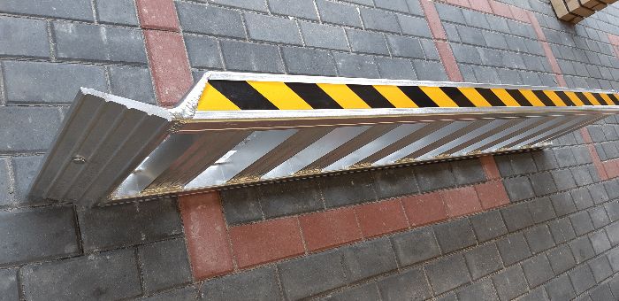 Najazdy aluminiowe 2T rampa Nowe najazdy 2,3 m różne rozmiary 2,3m/2T