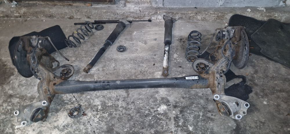 Astra k v hatchback belka zawieszenia tyl