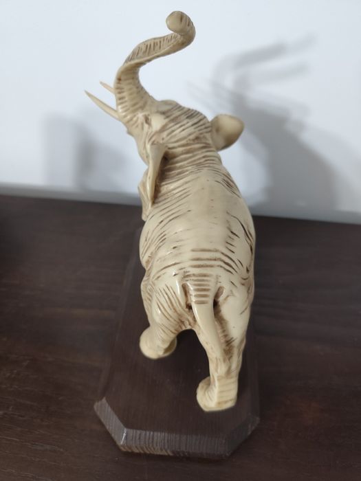 Elefante em Marfinite.