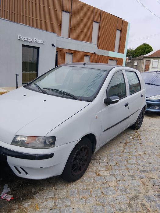 Fiat Punto 1.2 – Year 2000 – 206,000 km