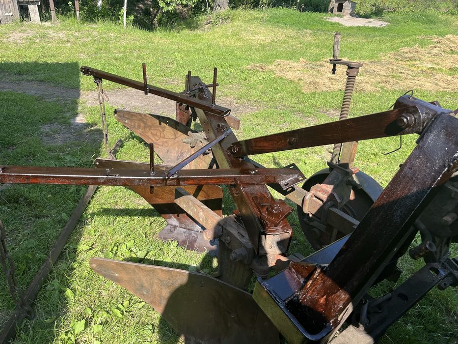 Плуг трьохкорпусний Одеський з високими стійками