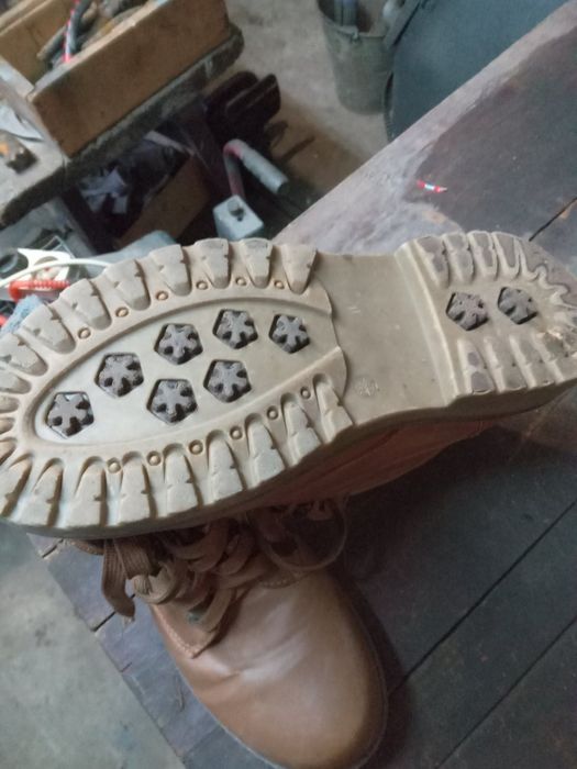 Продам утюг, фонарь, ботинки!