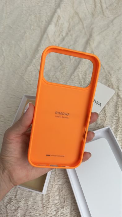 Чохол rimowa 17 pro max iphone поморанчевий