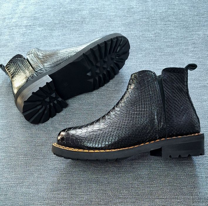 Жіночі натуральні лаковані челсі осінні черевики чорні  35 37 39 40