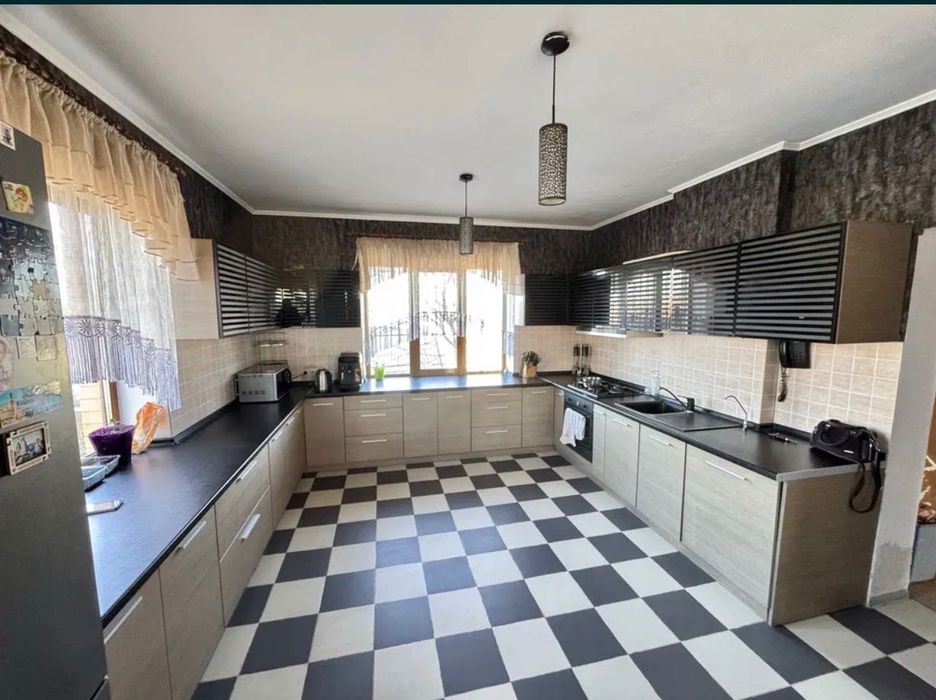 Здається будинок 290 м² біля Броварів! 31 сотка, газ, 30 кВт, 3 види опалення, гараж на 2 авто