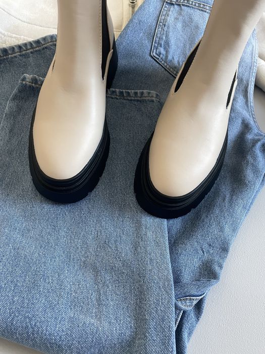 Нові Ботінки кросівки