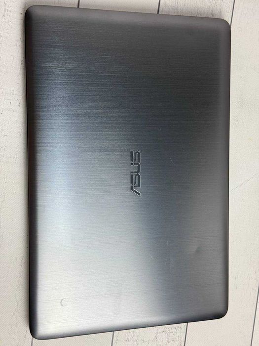 Asus K501U i5-6200 8ram ssd 256 GTX 950M 2gb 1920 1080 FullHD