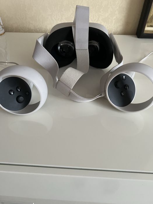 Очки виртуальной реальности Oculus Quest