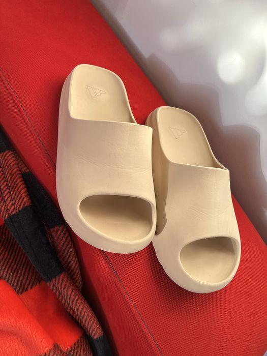 Klapki beżowe na basen rozmiar 38