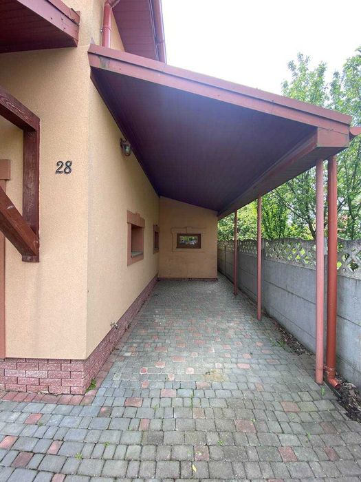 Просторий будинок з ремонтом, меблями та зручним розташуванням