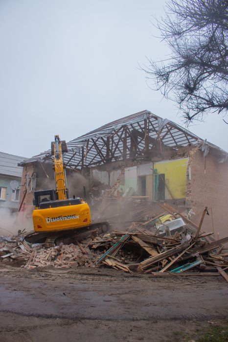 Демонтажные работы Киев, демонтаж бетона дома будинку здания