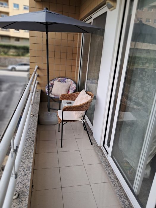 Vendo excelente T2 com garagem e 2 elevadores  em Santa Marinha, em frente ao apeadeiro  de comboio de Coimbrões