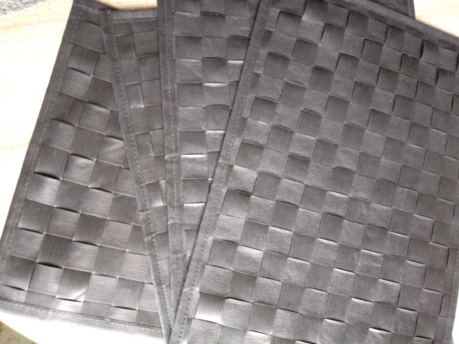 cztery podkładki na stół