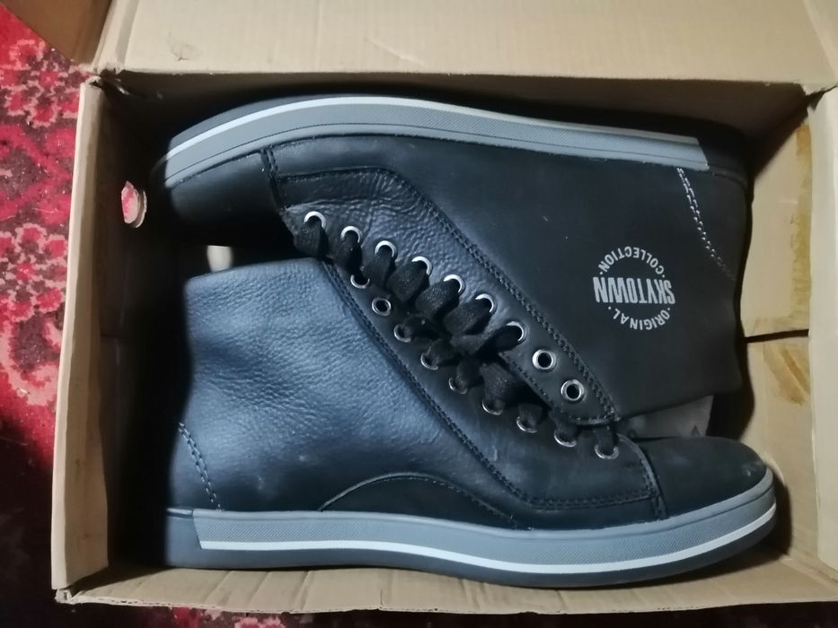 Продам ботинки Skytown Original Collection