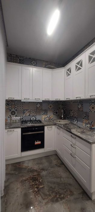 Продається трикімнатна квартира " СТАЛІНКА " в центрі м.Васильків
