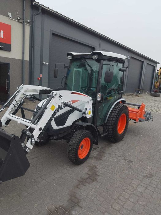 Wynajem ciągnika BOBCAT CT2525 z glebogryzarką separacyjną i ładowaczem czołowym Wypożyczalnia Rental Maszyn Koparek Ładowarek Pomorskie Dostawa