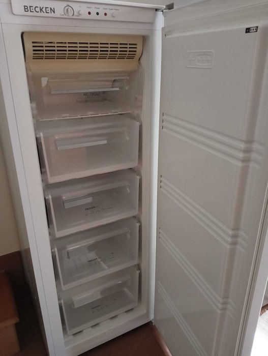 Arca Vertical BECKEN (No Frost - 143.4 cm - 155 L - Branco)