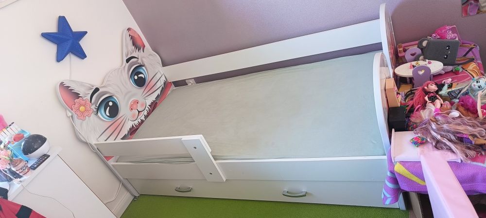 Łóżko dziecięce z kotkiem