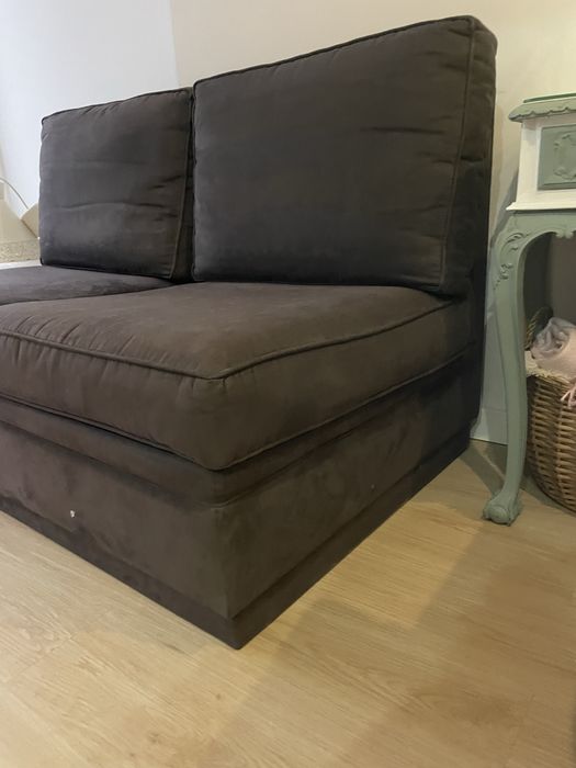 Sofá + repousa pés com arrumaçao