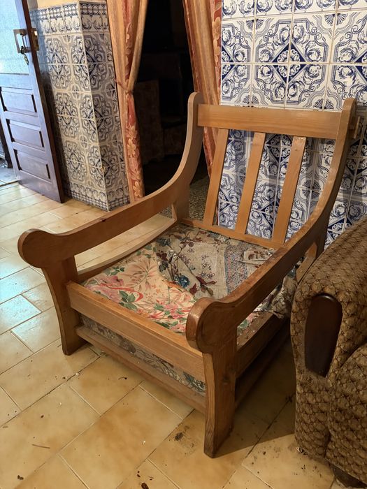 Estrutura de Poltrona em Madeira