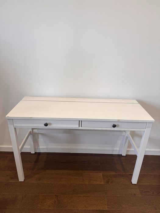 Biurko Hemnes z szufladkami