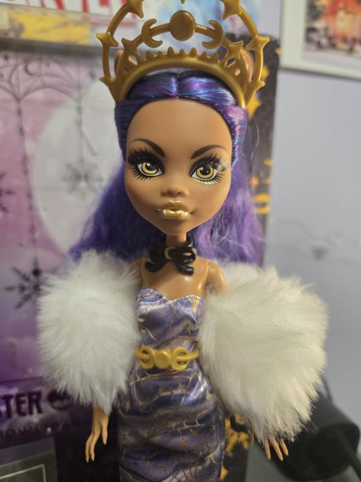 Clawdeen howliday