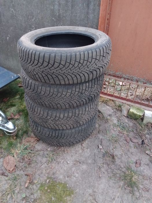 Шини зимові на авто. Goodyer Ultra Grip.