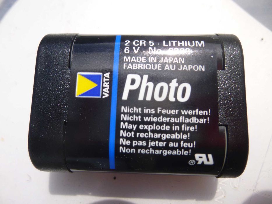 MINOLTA Dynax 500 Camera with Two Lenses and Flash64751898264066124