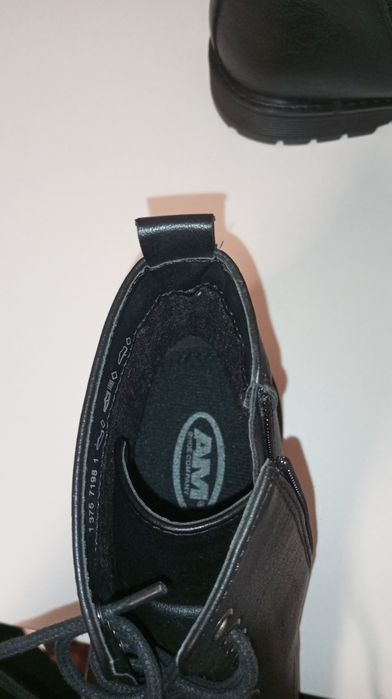 Botas AM Shoe Company - Novas, Tamanho 43, Super Estilo e Resistência!