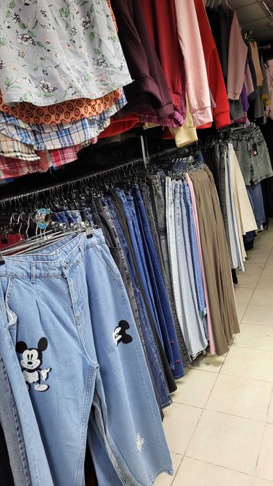 Оптовий Розпродаж магазину одягу