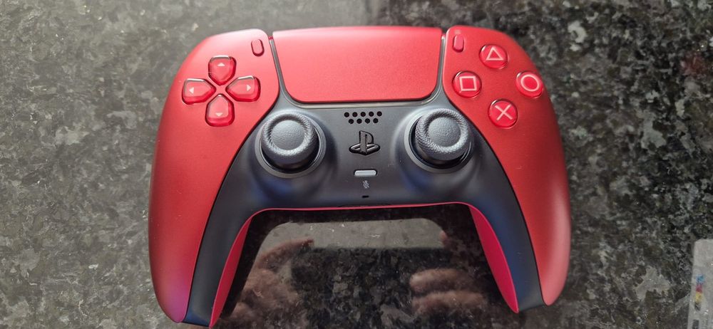 Comando DualSense PS5 – Cor Volcanic Red (Como Novo)