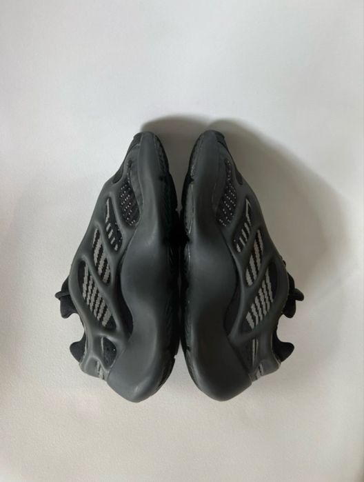 Buty Yeezy Boost 700 Adidas 38