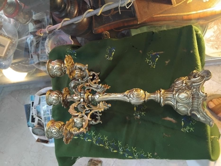 Par de candelabros em bronze  com 5 velas
