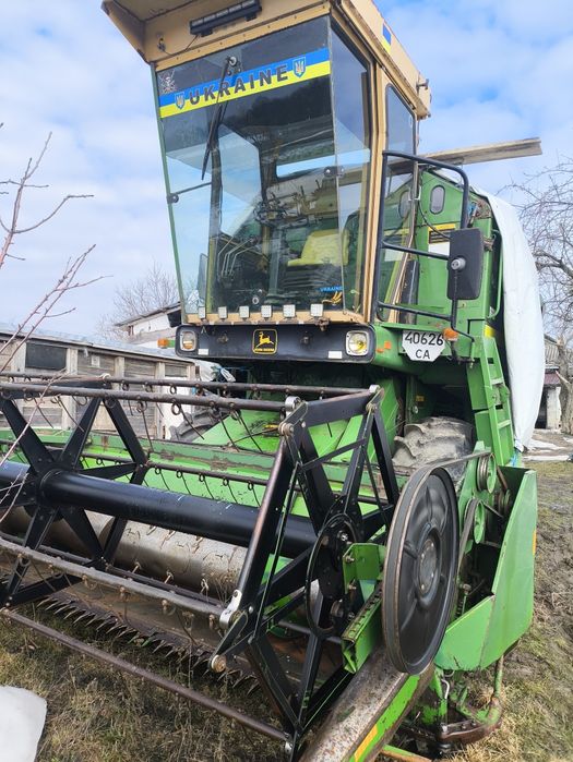 Комбайн John Deere 1052