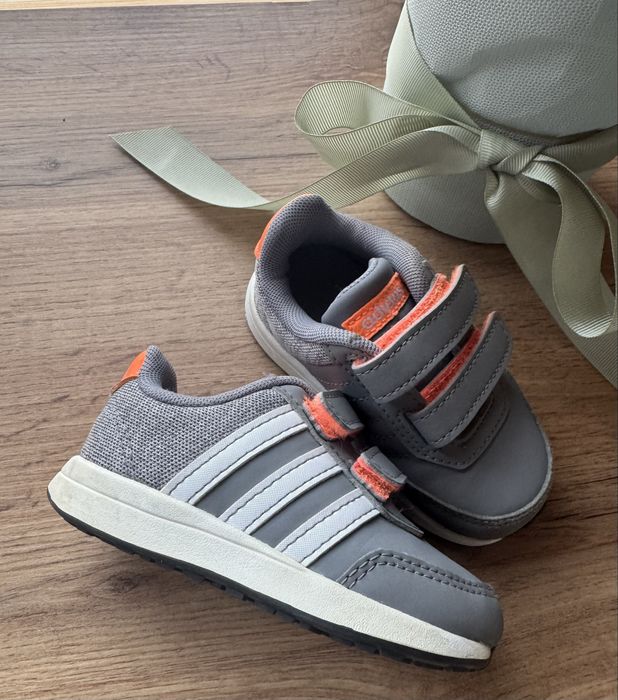 Кросівки adidas 19-20