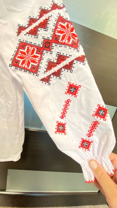 Продам вышиванку на девочку!