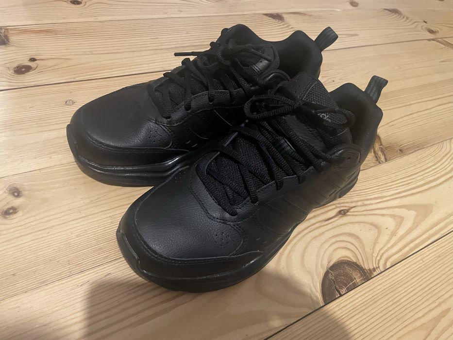 Buty sneakersy Adidas.