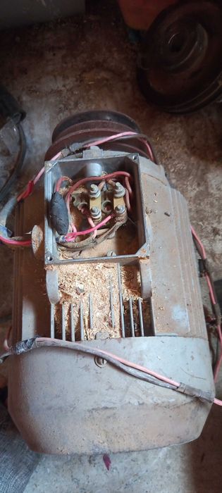 Продаю електро двигуни 1.1кв 3кв 4кв 0.7кв