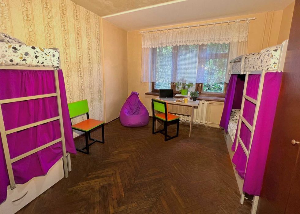 Русановская набережная! Первый этаж! Лучший хостел! 53 грн .